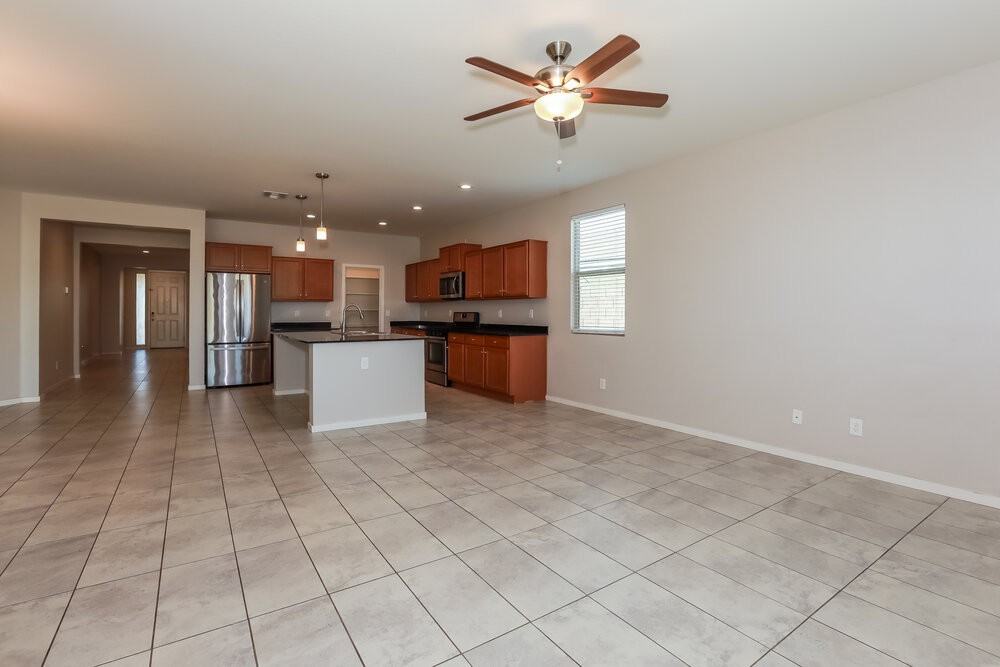 654 W Glen Canyon Dr - Photo 3 of 16