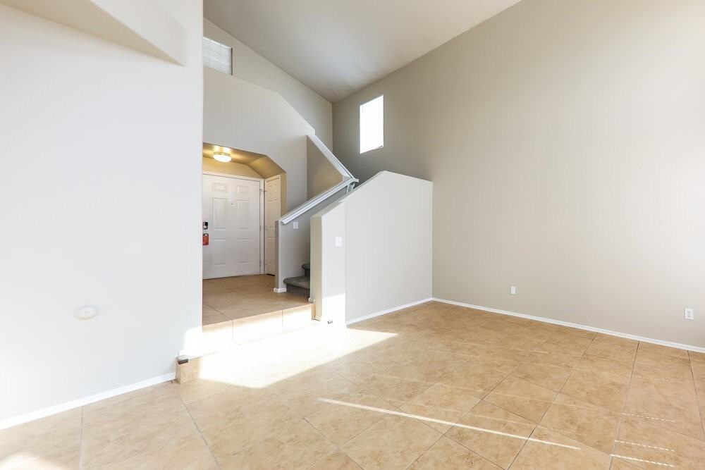 1515 E South Fork Dr - Photo 5 of 17