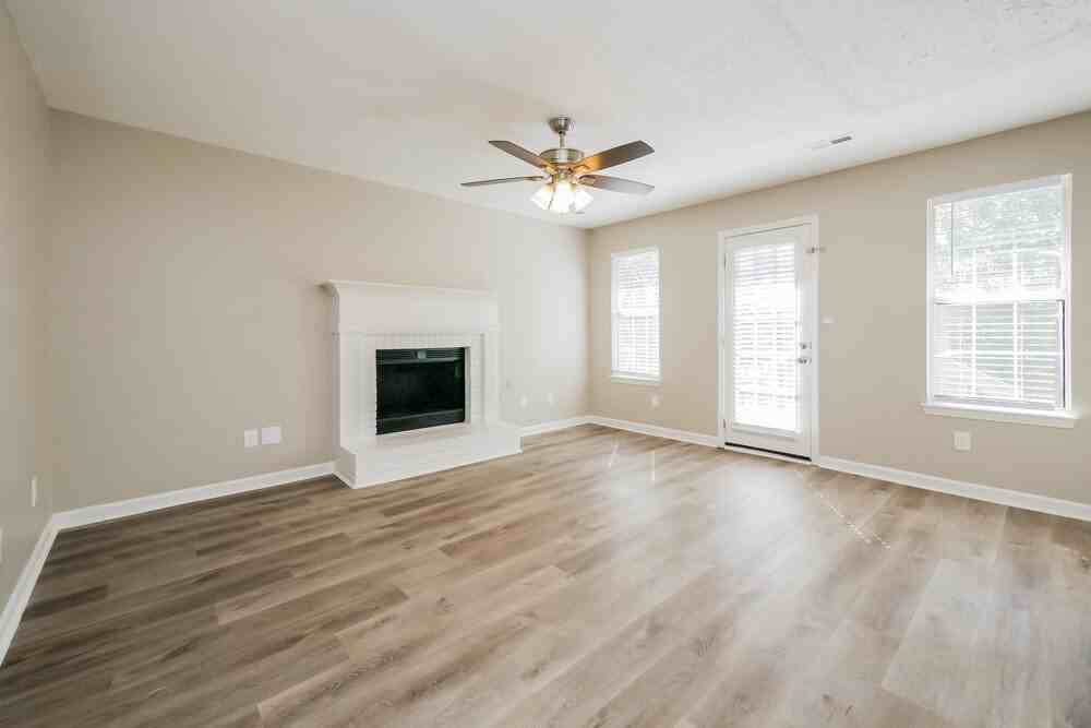 7605 Briar Crest Ct - Photo 5 of 17