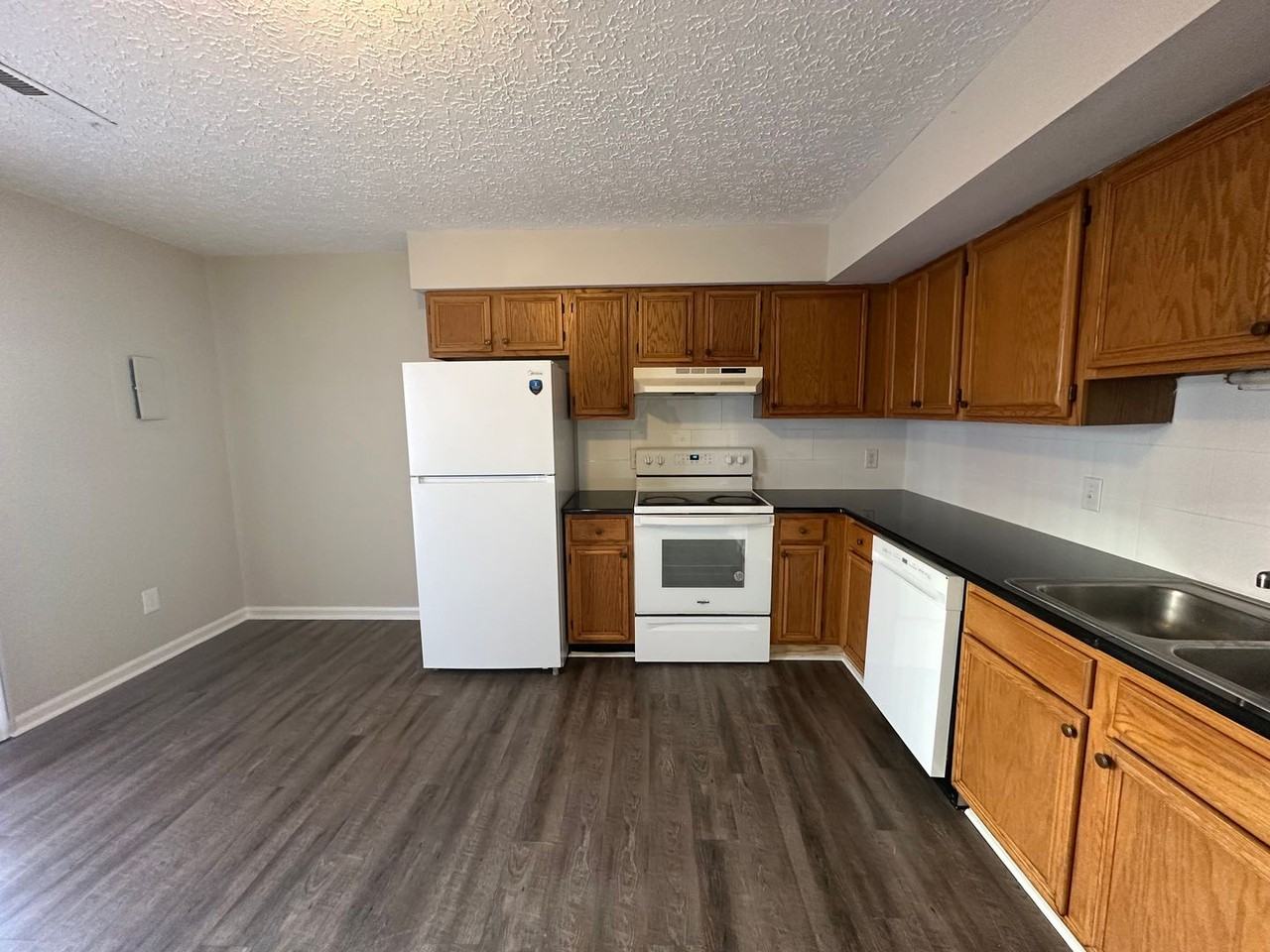 Knollwood Townhomes - Photo 5 of 15