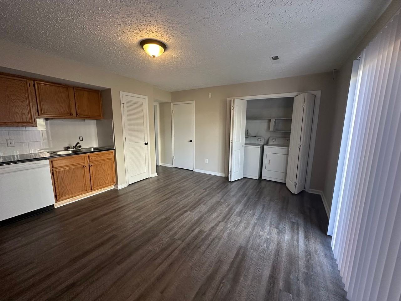 Knollwood Townhomes - Photo 6 of 15