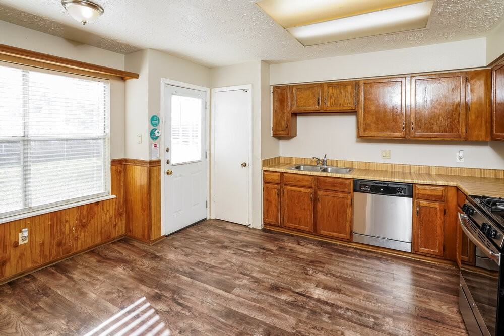 19834 Packwood Dr - Photo 7 of 17