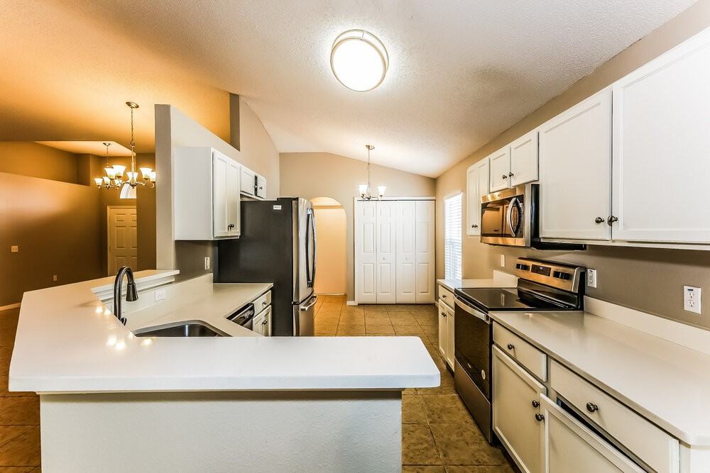 6922 Crown Lake Dr - Photo 5 of 16