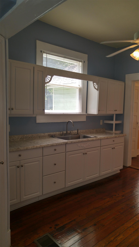 610 W 2nd Ave #1 - Photo 5 of 11