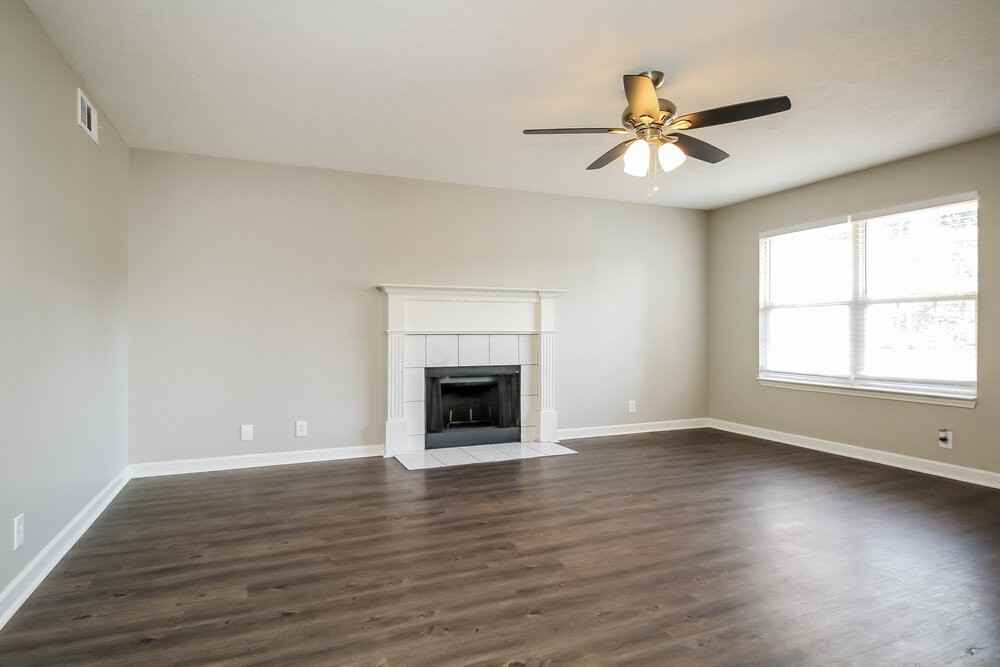 3079 Roscommon Dr - Photo 5 of 17