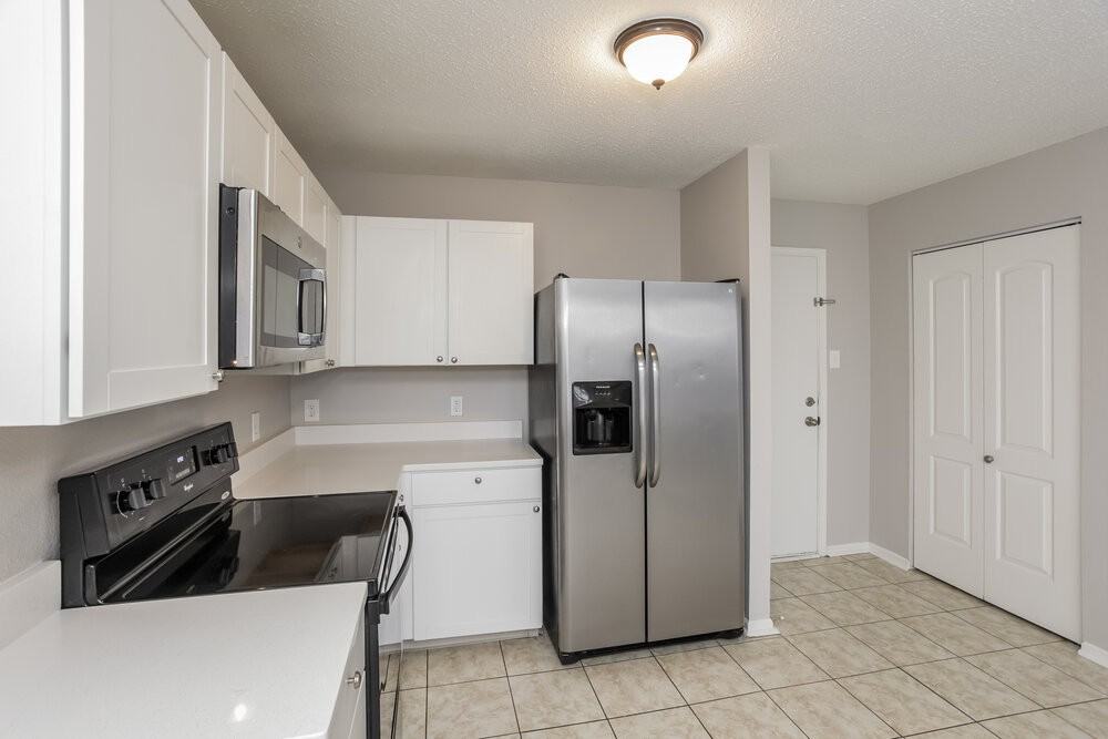 7905 States Bend Dr - Photo 7 of 17