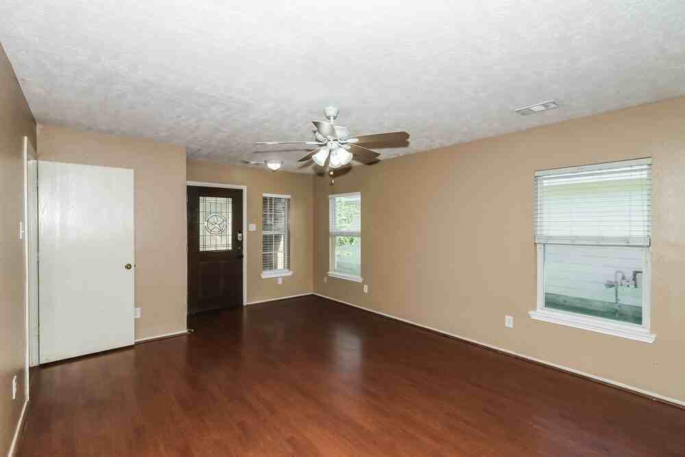 20515 Fairworth Place Ln - Photo 4 of 16