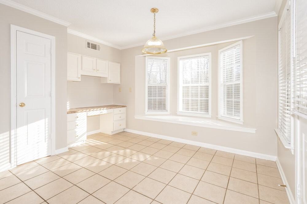 8421 Trinity Rd - Photo 7 of 17