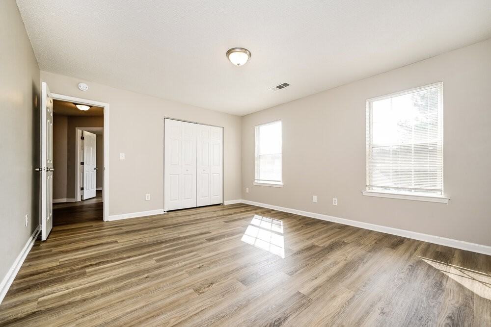 1119 Saint Phillips Ct - Photo 6 of 17