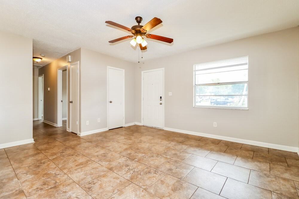 5640 62nd St N - Photo 4 of 16