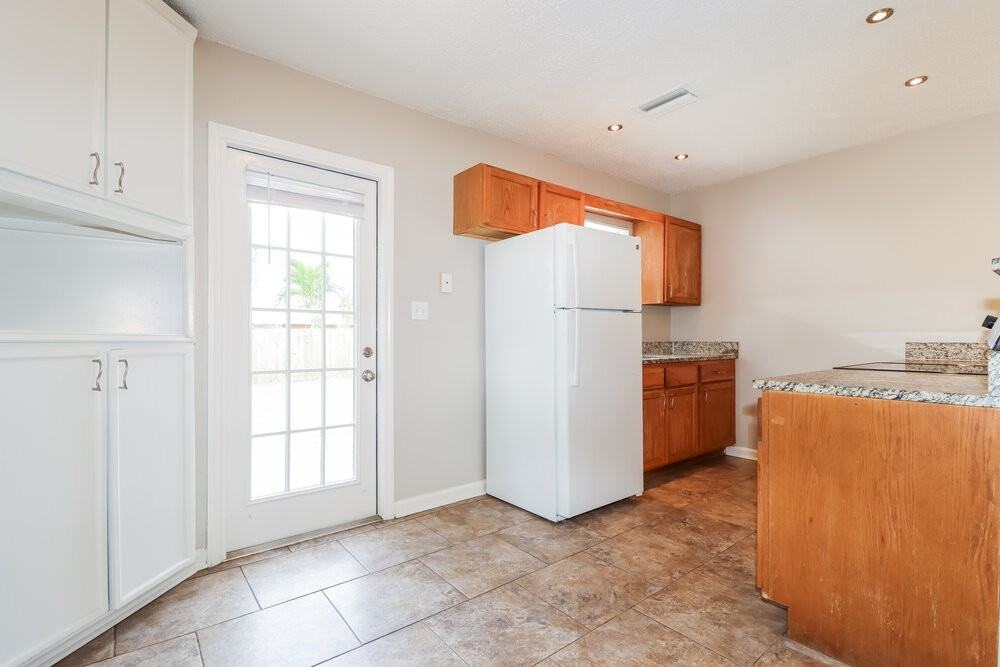 5640 62nd St N - Photo 7 of 16