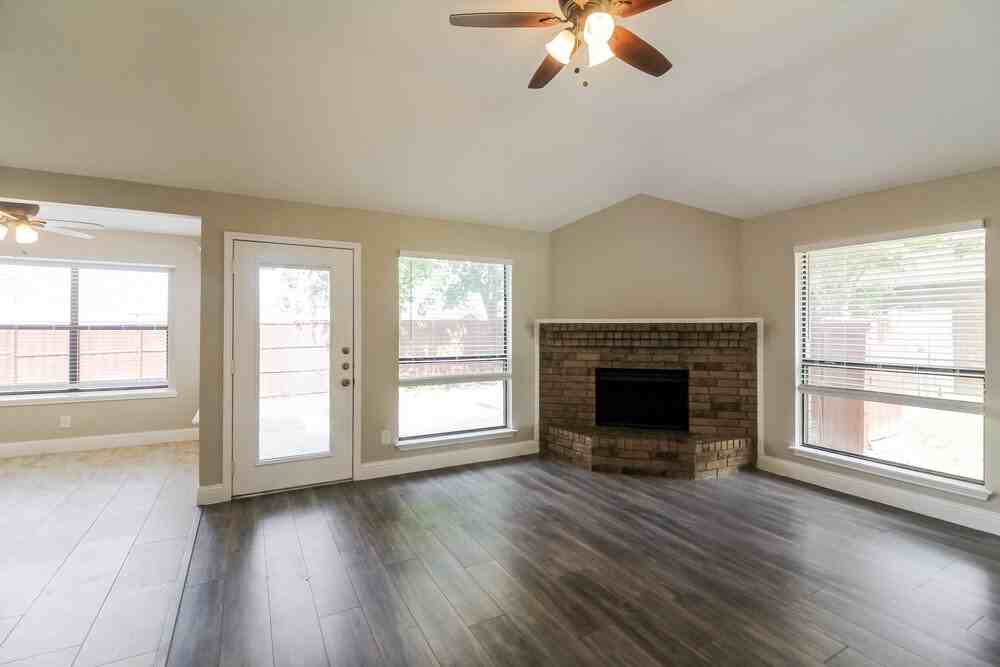 912 Blewitt Dr - Photo 3 of 16