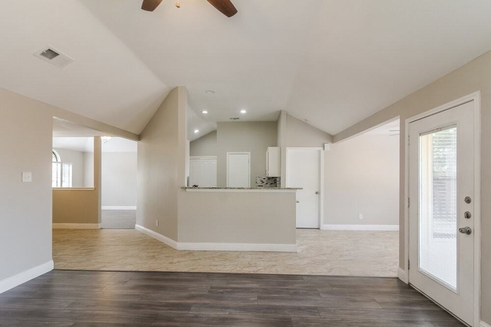 912 Blewitt Dr - Photo 5 of 16