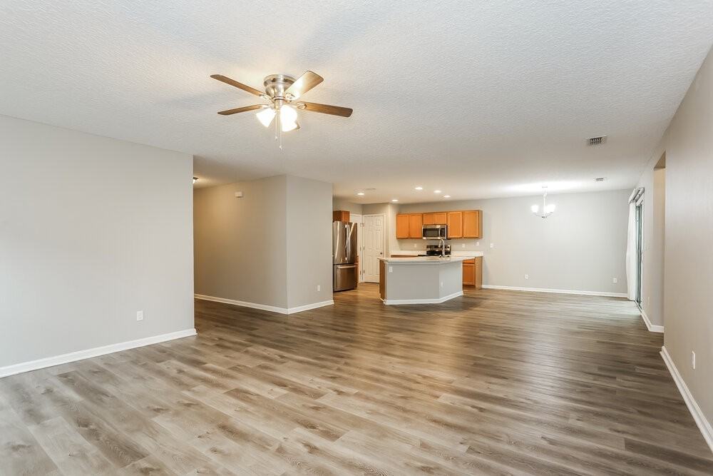 11755 Alexandra Dr - Photo 4 of 16