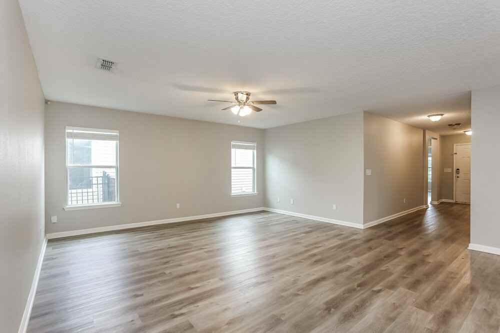 11755 Alexandra Dr - Photo 5 of 16