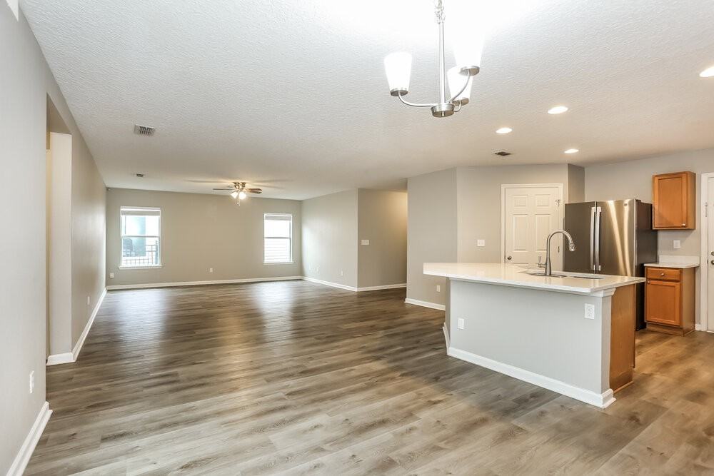 11755 Alexandra Dr - Photo 7 of 16