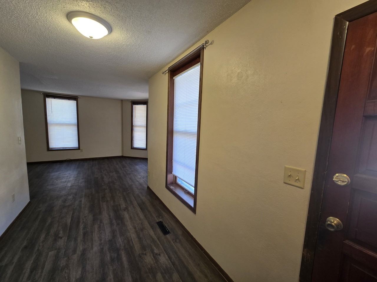 302 1st St Se #1 - Photo 3 of 21