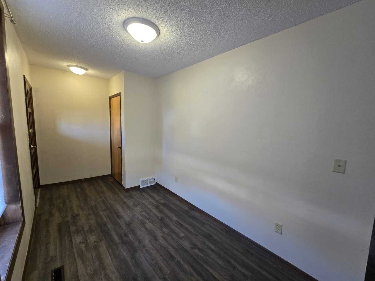 302 1st St Se #1 - Photo 5 of 21
