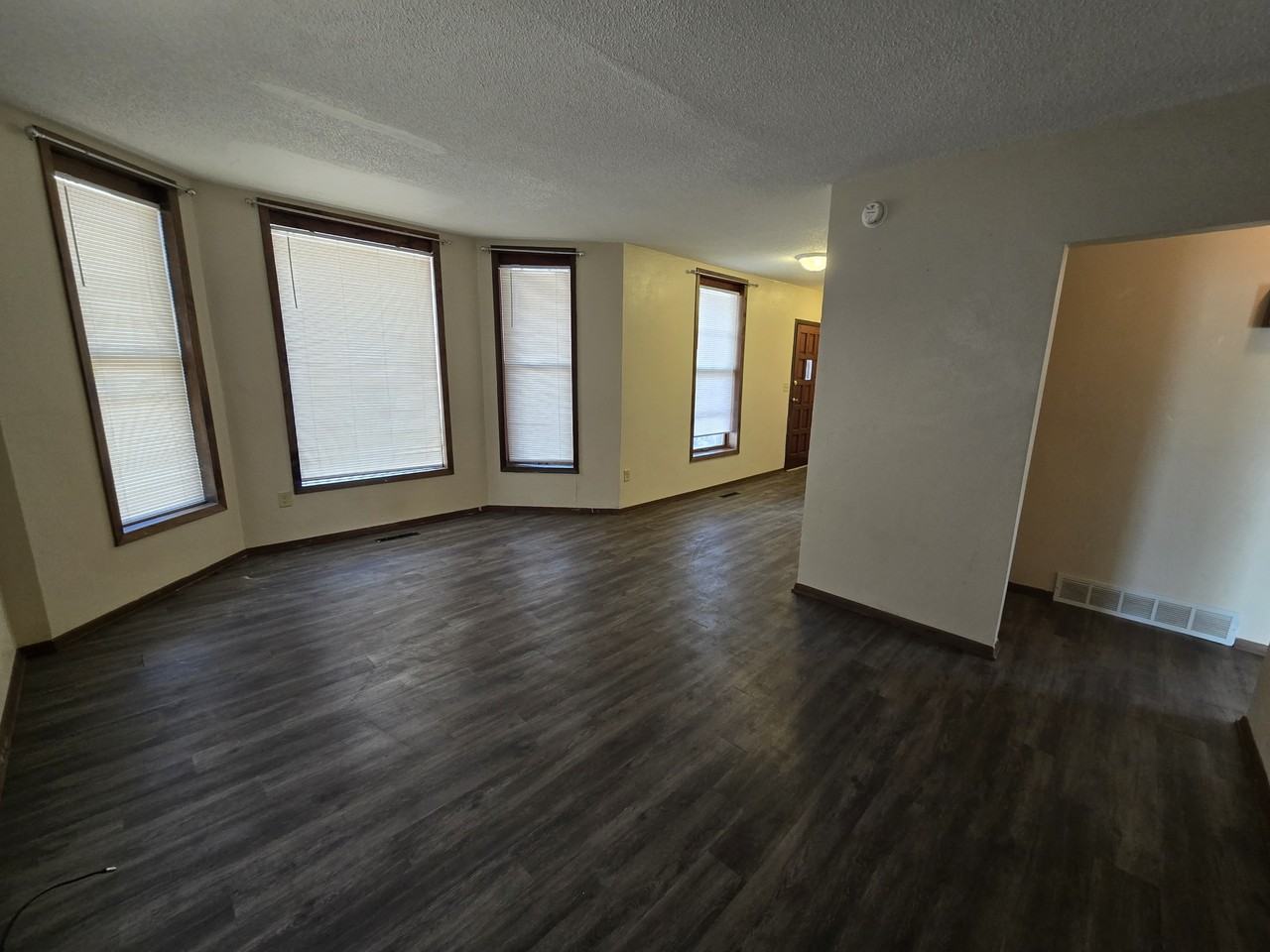302 1st St Se #1 - Photo 7 of 21