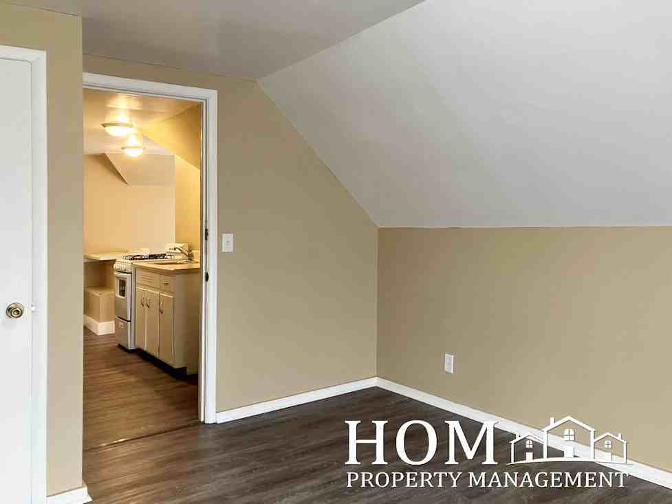 517 S Broad St #1 - Photo 4 of 11