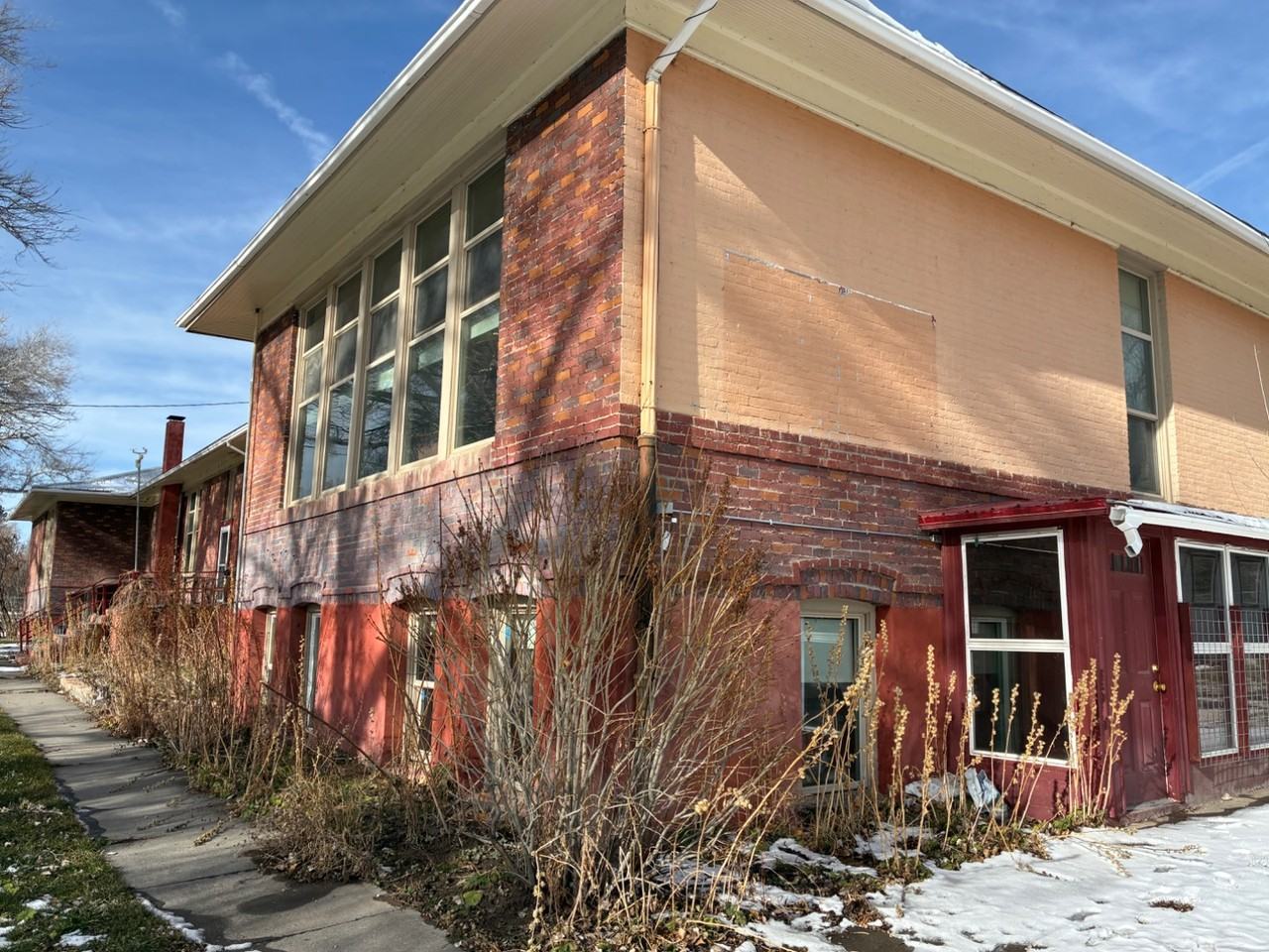 424 W Market St - Photo 2 of 3