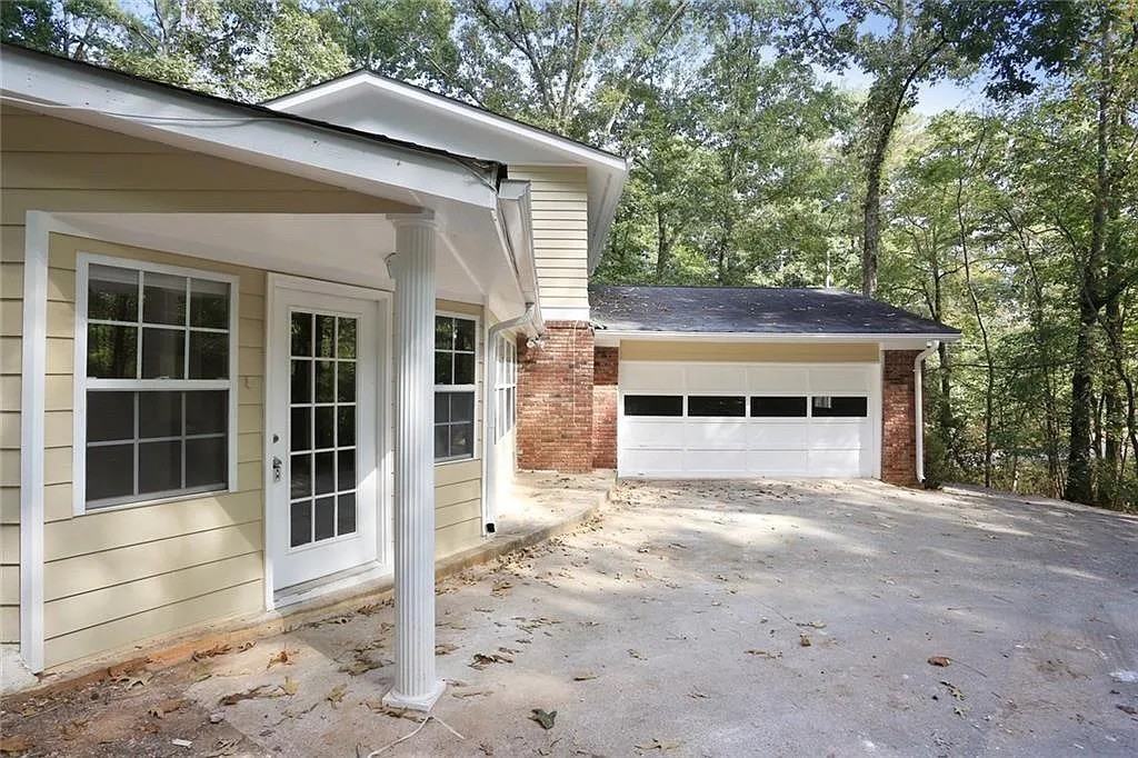 2270 Shawnee Trl - Photo 3 of 20