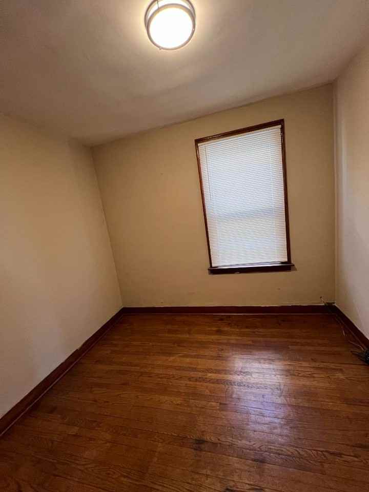 8556 S Muskegon Ave - Photo 6 of 9