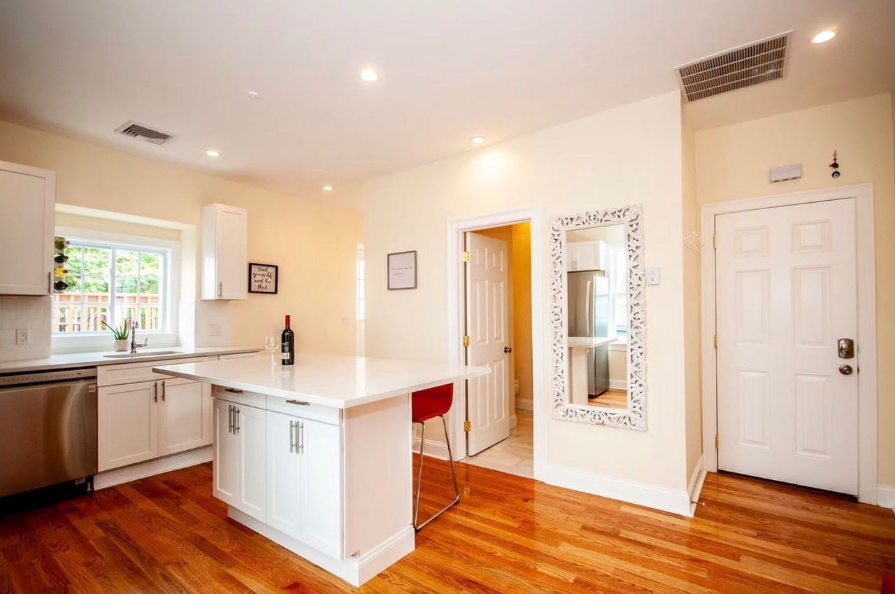 80 Marion St - Photo 7 of 20