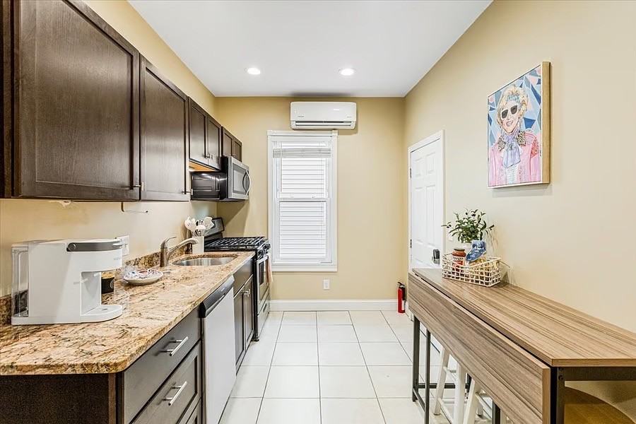 59 Coral Ave - Photo 7 of 25