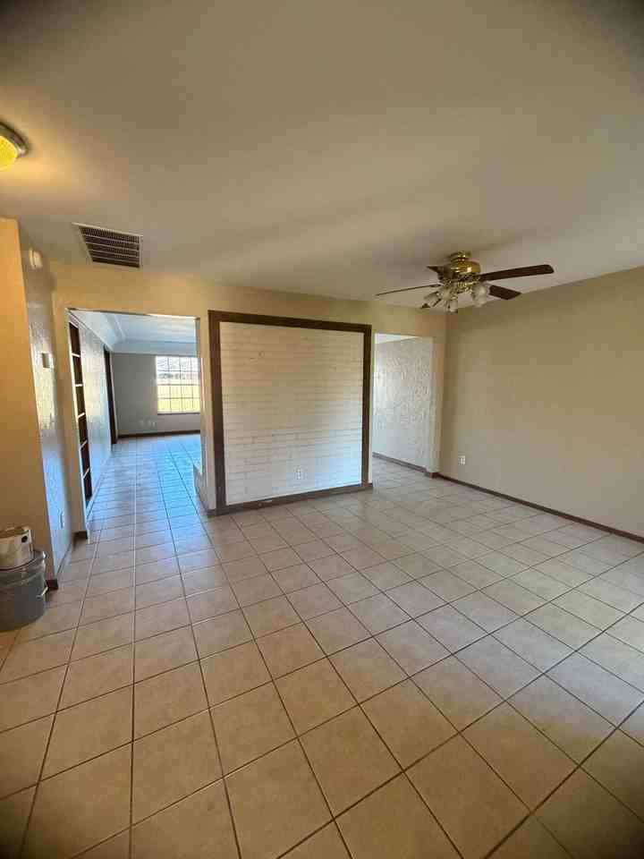 7301 Edenborough Dr - Photo 4 of 10