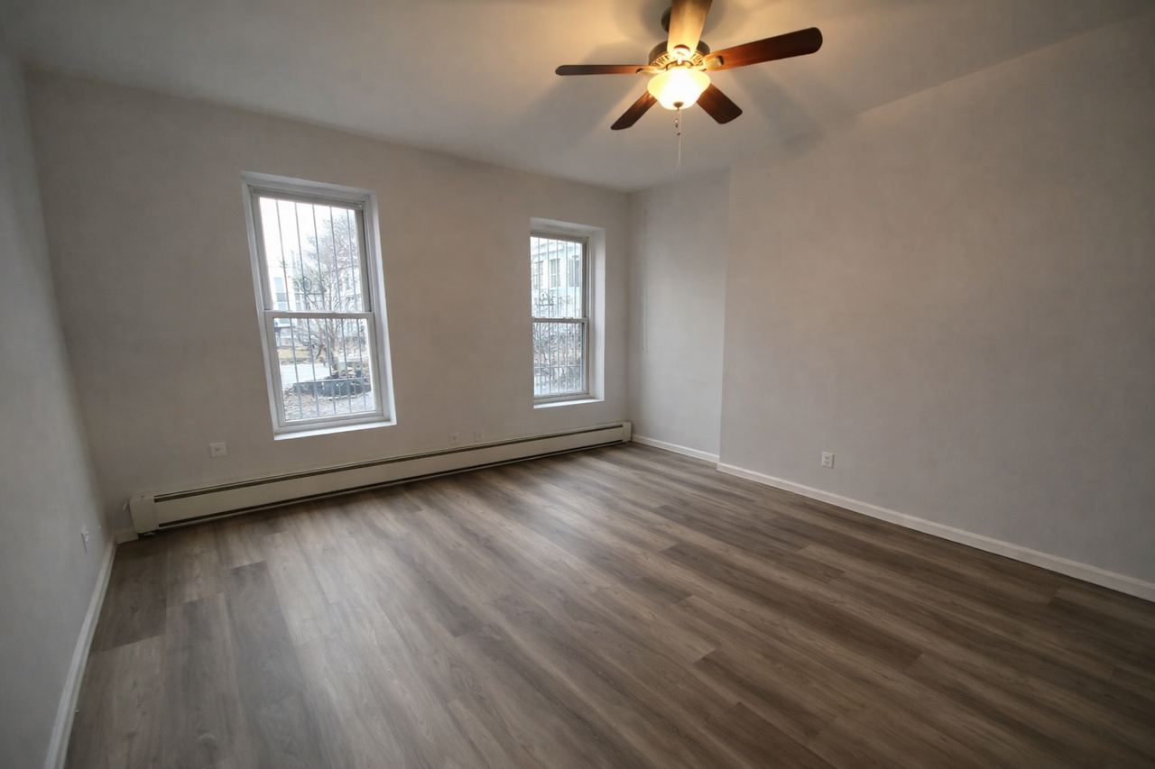 1049 Jefferson Ave #1 - Photo 2 of 7