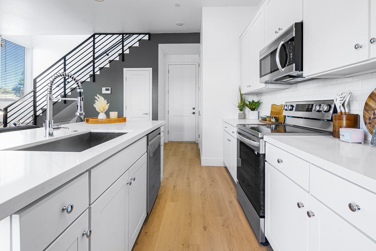 1247 E Colter St #5 - Photo 3 of 33