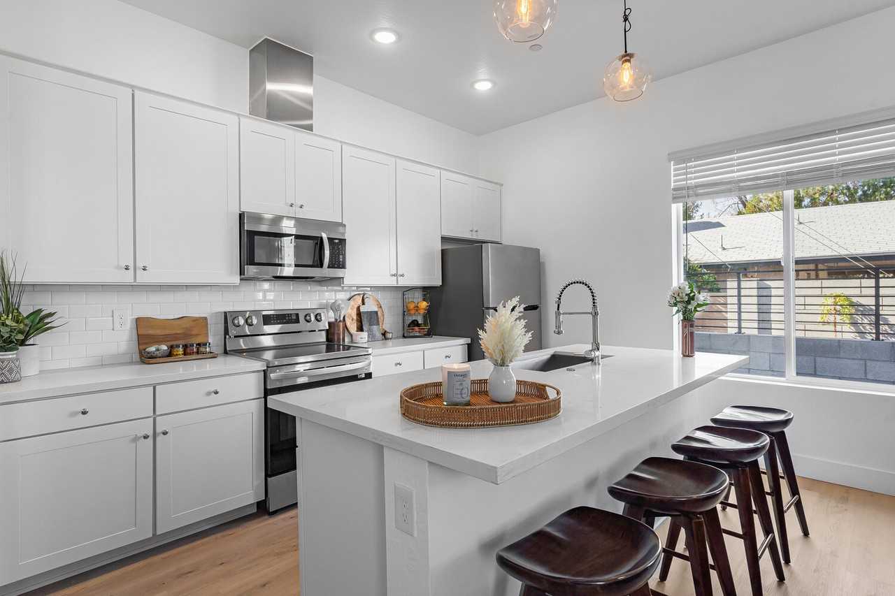 1247 E Colter St #5 - Photo 5 of 33