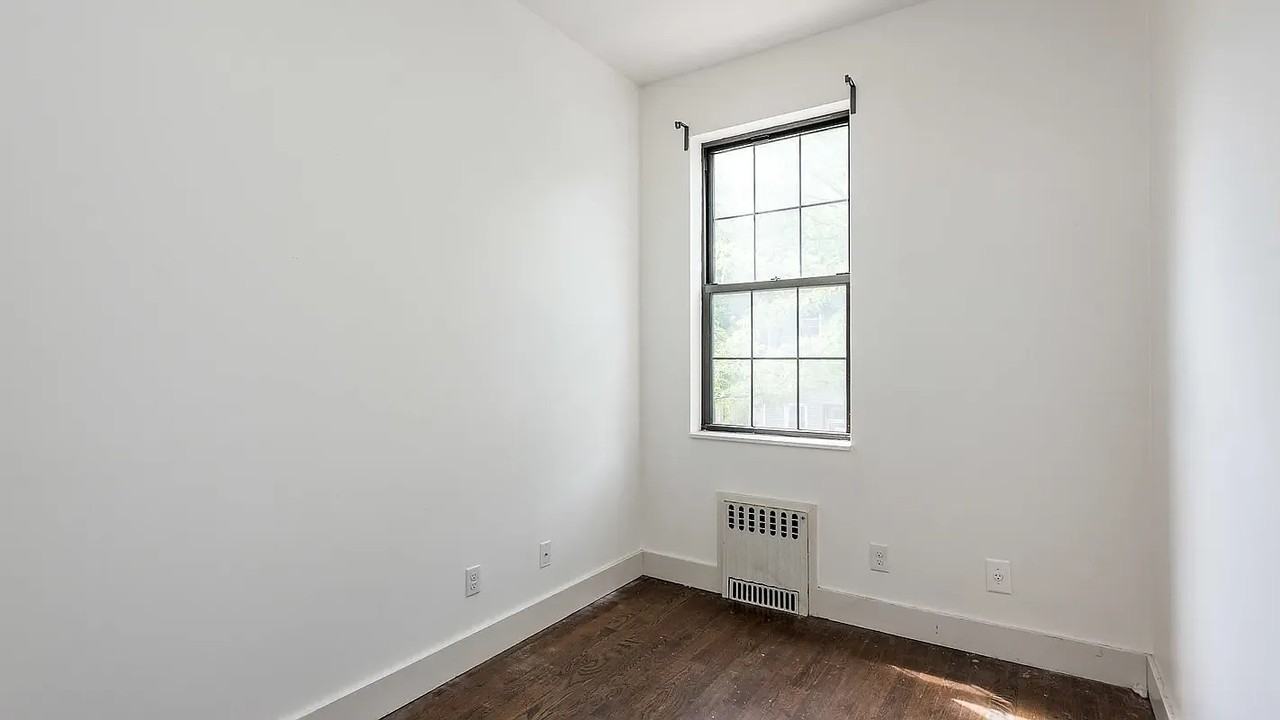 222 Suydam St #3 - Photo 4 of 8