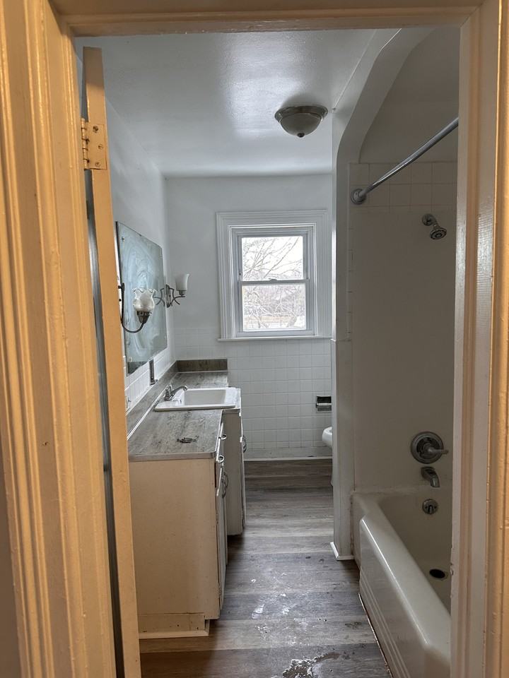 702 W Gray St #A - Photo 6 of 12