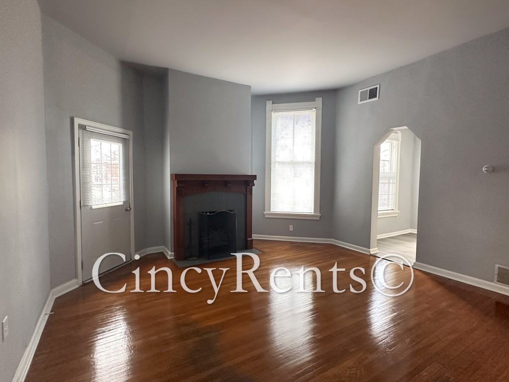 3225 Woodburn Ave #4 - Photo 4 of 16