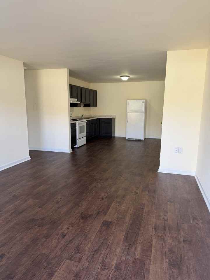 1516 Bertha Ln #E - Photo 3 of 4