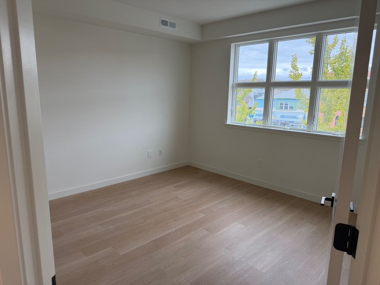 3112 Emmons Ave #NA - Photo 3 of 9