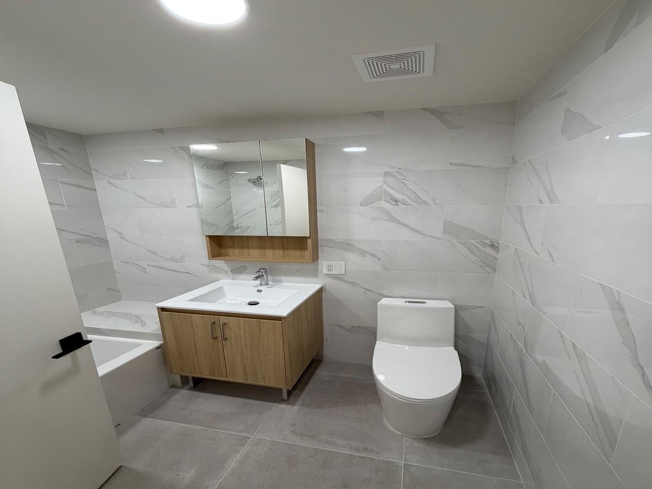 3112 Emmons Ave #NA - Photo 6 of 9