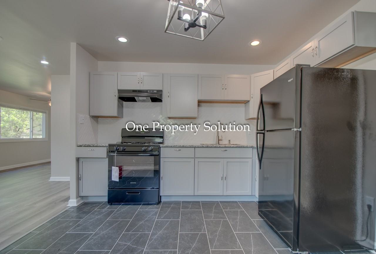 2144 Wright St #1 - Photo 5 of 23