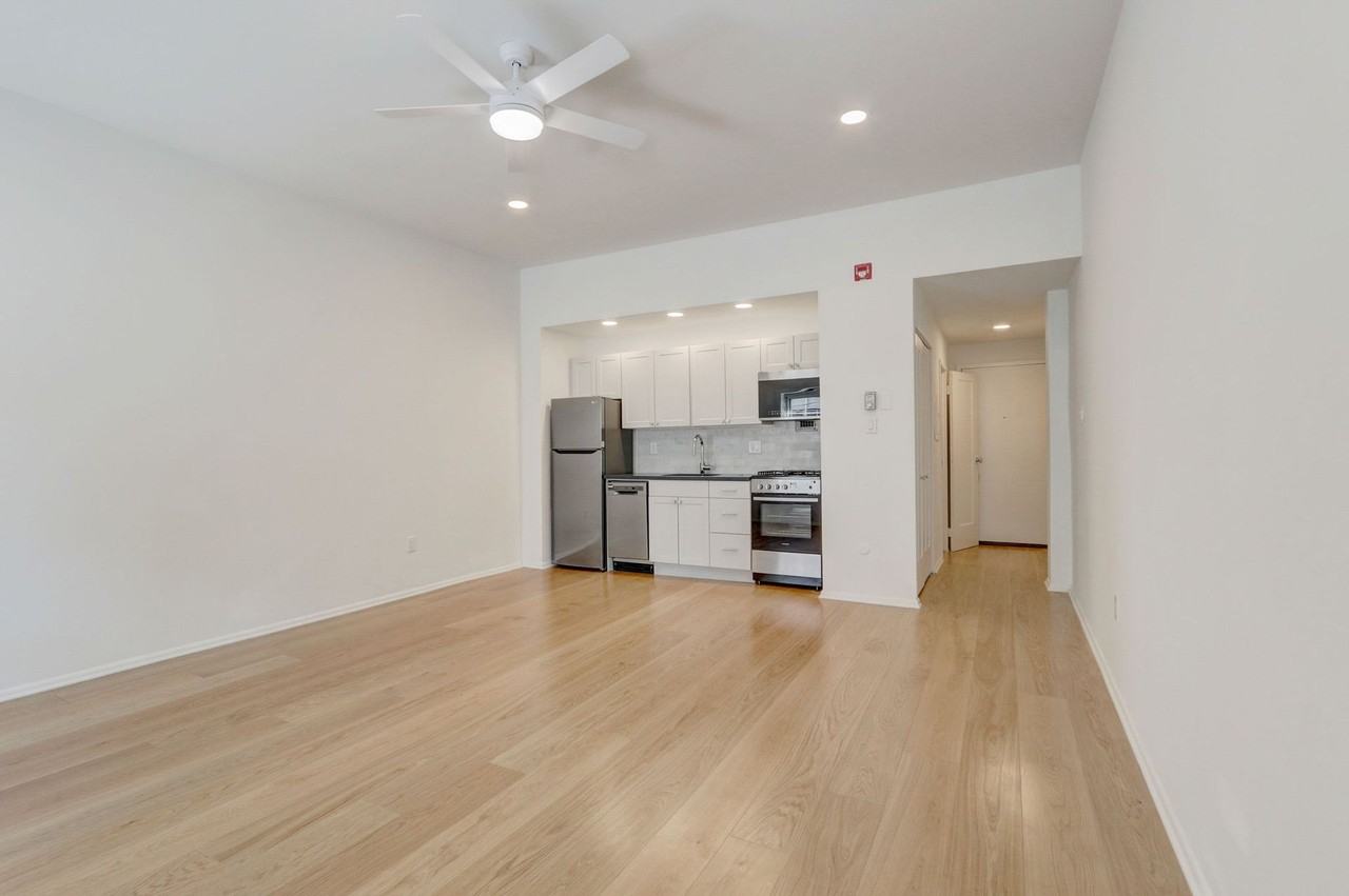 Franklin House Apartments - Photo 7 of 10