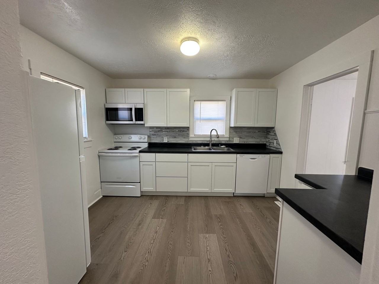 227 S Walnut St - Photo 3 of 6