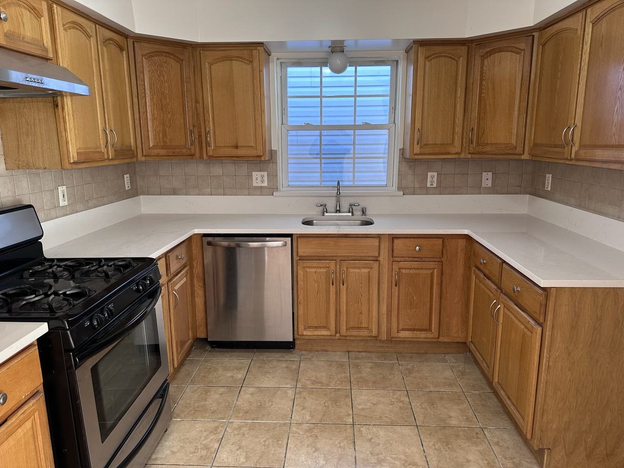 555 Livingston St #555APT2 - Photo 2 of 7