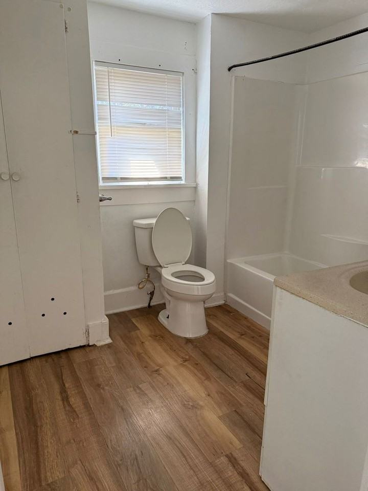 1025 Lake Charles Ave - Photo 6 of 6