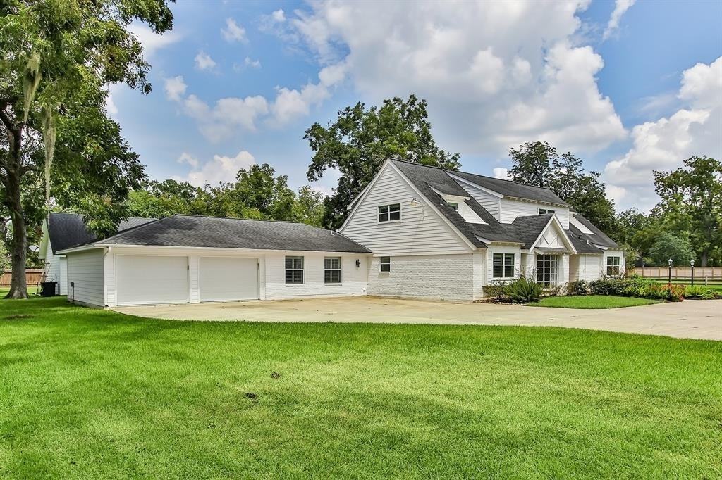 5511 Greentree Dr - Photo 3 of 12