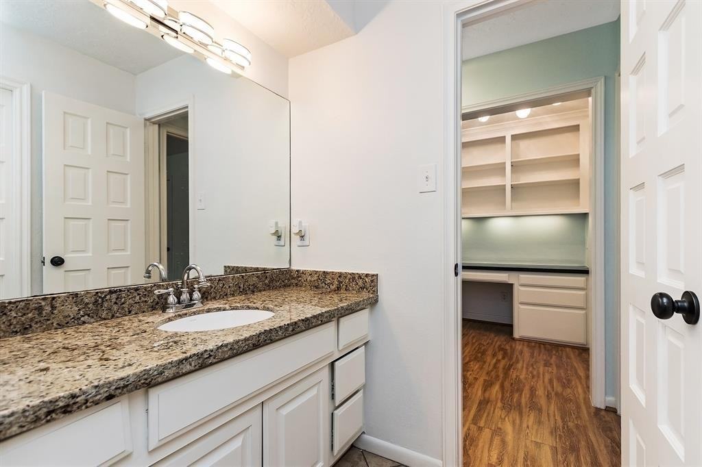 5511 Greentree Dr - Photo 4 of 12