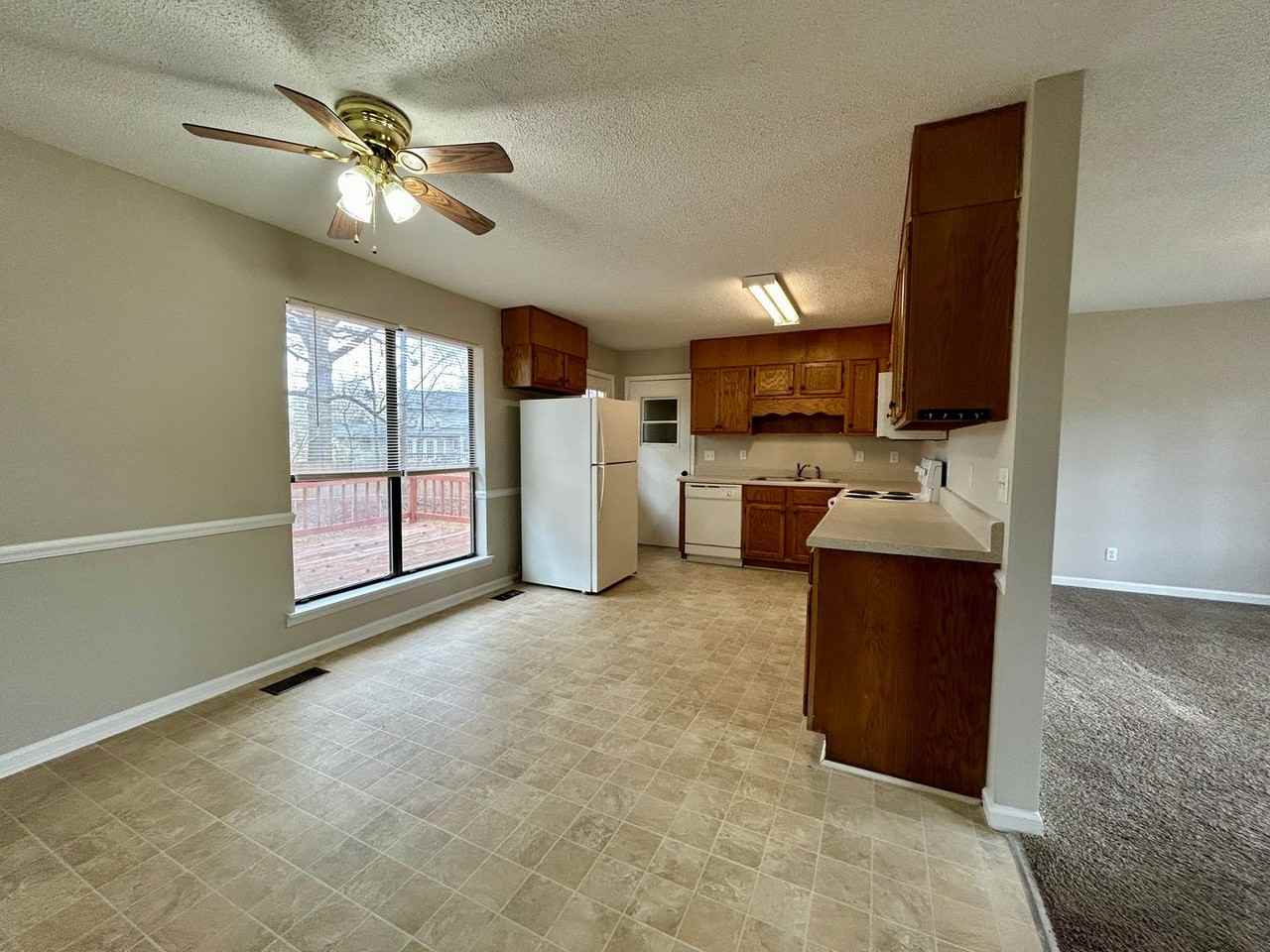 1 Robin Ct - Photo 3 of 25