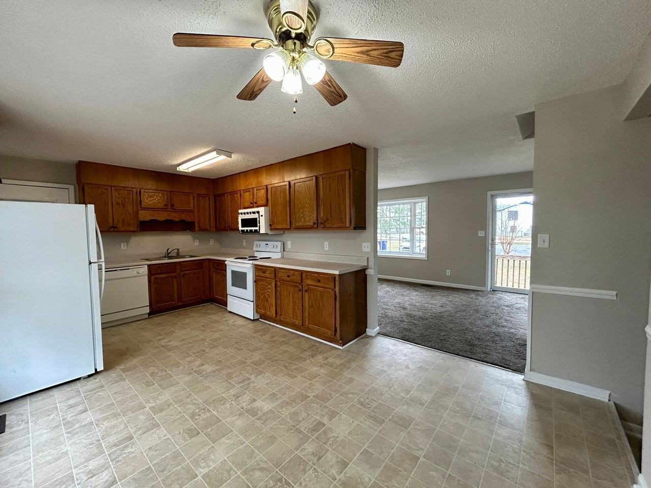 1 Robin Ct - Photo 4 of 25