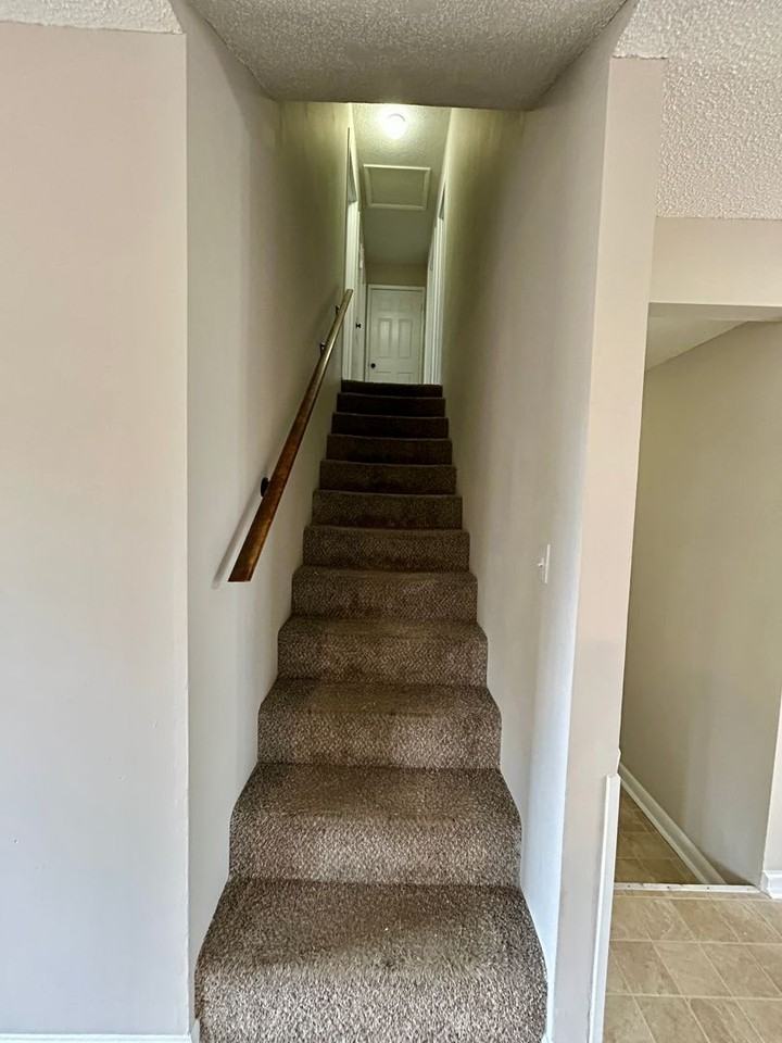 1 Robin Ct - Photo 5 of 25