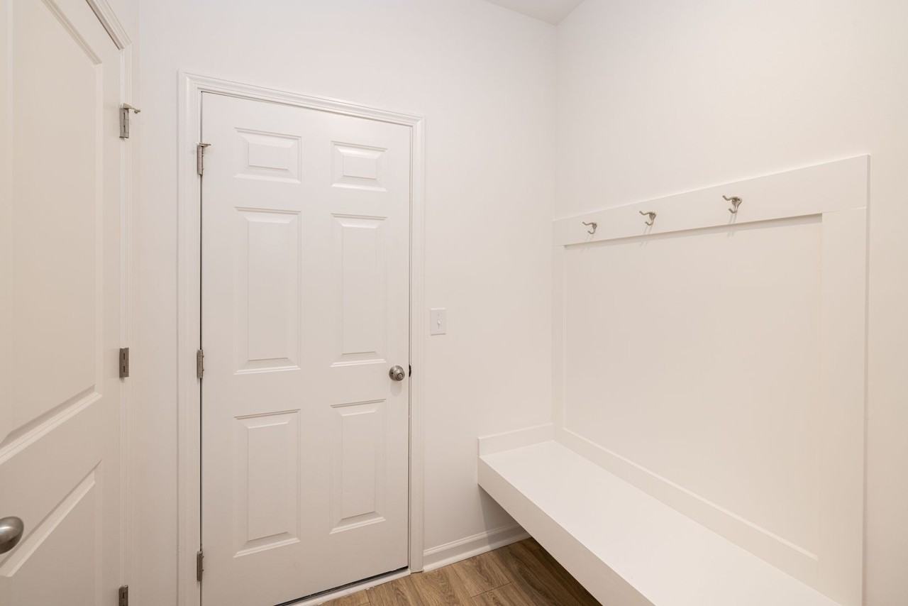 549 Elizabeth Ave - Photo 2 of 18